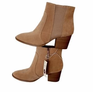 Universal Thread tan boots